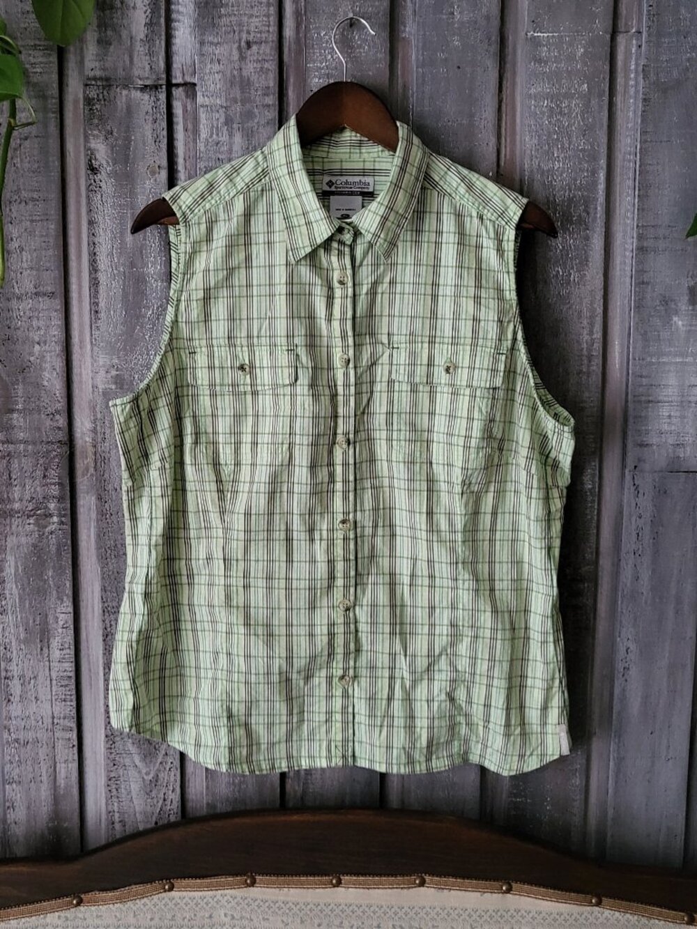 Columbia Women's Sleeveless Plaid Button Down Hiking Shirt Size XL Green